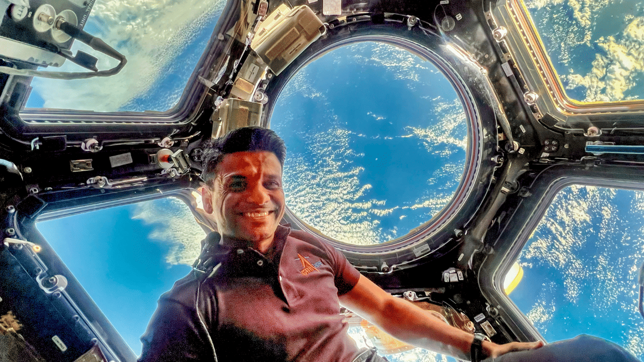 ജൂൺ 26-ന്  ബഹിരാകാശ നിലയത്തിൽ എത്തിയ ശുഭാൻശു, പേശികളുടെ ബലക്ഷയം, ബഹിരാകാശത്ത് സൂക്ഷ്മ ആൽഗകളുടെ വളർച്ച, വിളകളുടെ മുളയ്ക്കൽ തുടങ്ങിയ ശാസ്ത്രീയ പരീക്ഷണങ്ങളിൽ മുഴുകിയിരിക്കുകയാണ്. ഓരോ ദിവസവും ബഹിരാകാശ പര്യവേഷണത്തിന്റെ ഭാവിയെ രൂപപ്പെടുത്തുന്ന കണ്ടെത്തലുകളിലേക്കാണ് അദ്ദേഹം നീങ്ങുന്നത്.