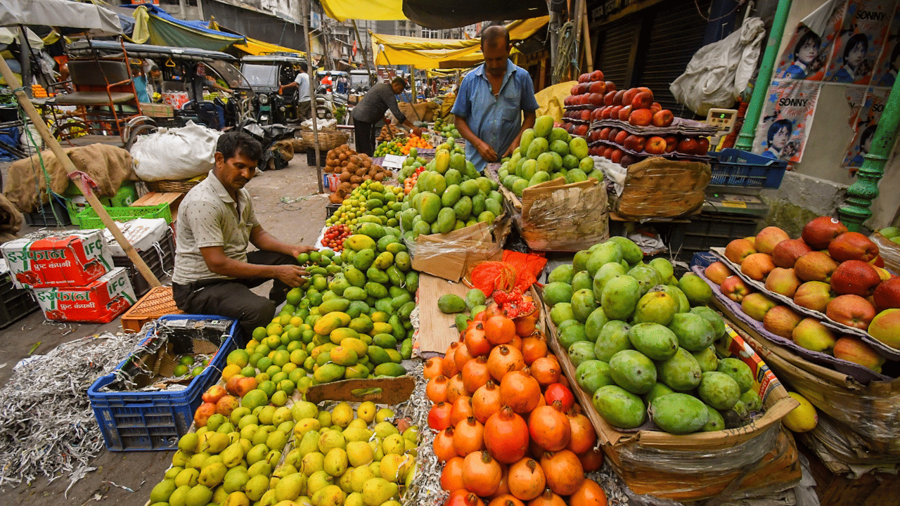 ഈ പഴങ്ങൾ നിങ്ങളുടെ ഭക്ഷണത്തിൽ ഉൾപ്പെടുത്തുന്നത് ആരോഗ്യകരമായി ശരീരഭാരം കുറയ്ക്കാനും നിങ്ങളുടെ ഫിറ്റ്നസ് ലക്ഷ്യങ്ങളിൽ എത്താനും തീർച്ചയായും നിങ്ങളെ സഹായിക്കും. ഓർക്കുക, ആരോഗ്യകരമായ ജീവിതശൈലിയാണ് ഏറ്റവും പ്രധാനം.