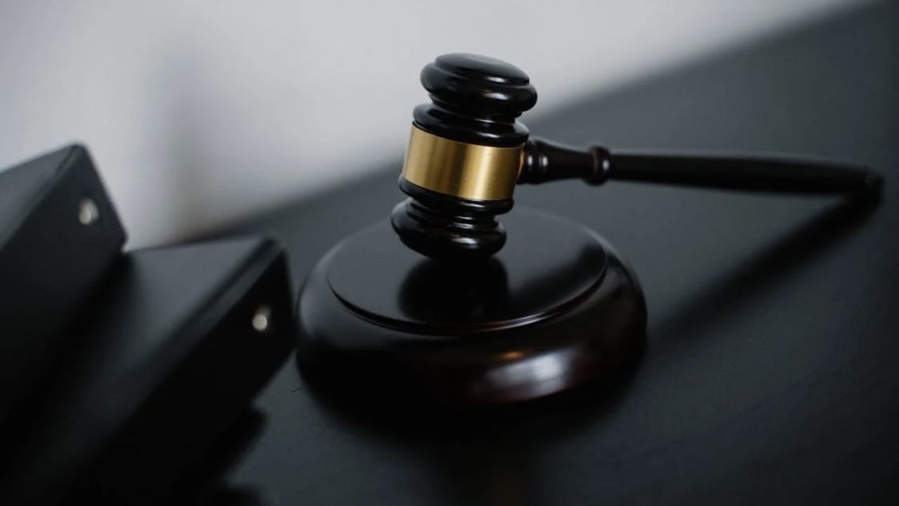 UAE: 13 വർഷത്തെ വാർഷികാവധി എടുത്തില്ല; ജീവനക്കാരന് 59,000 ദിർഹം നഷ്ടപരിഹാരം നൽകണമെന്ന് കോടതി