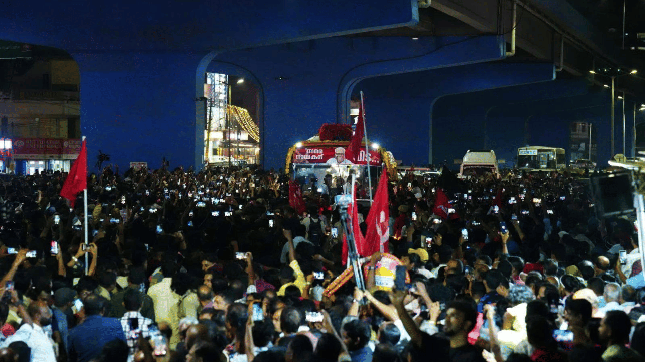 ജീവിതം പോരാട്ടമാക്കിയ കേരളത്തിന്റെ പ്രിയ സഖാവിന് നാട് വീരോചിതമായ യാത്രാമൊഴിയാണ് നൽകുന്നത്.