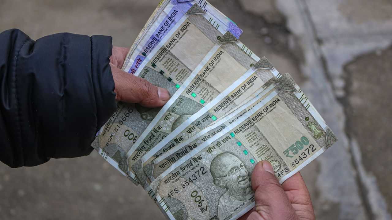 7th Pay Commission : എട്ടാം ശമ്പള കമ്മീഷൻ അവിടെ നിൽക്കട്ടെ! അതിന് മുമ്പ് ഒരു വമ്പൻ ഡിഎ വർധനവുണ്ട്