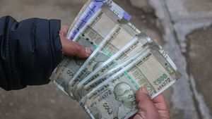 7th Pay Commission : എട്ടാം ശമ്പള കമ്മീഷൻ അവിടെ നിൽക്കട്ടെ! അതിന് മുമ്പ് ഒരു വമ്പൻ ഡിഎ വർധനവുണ്ട്