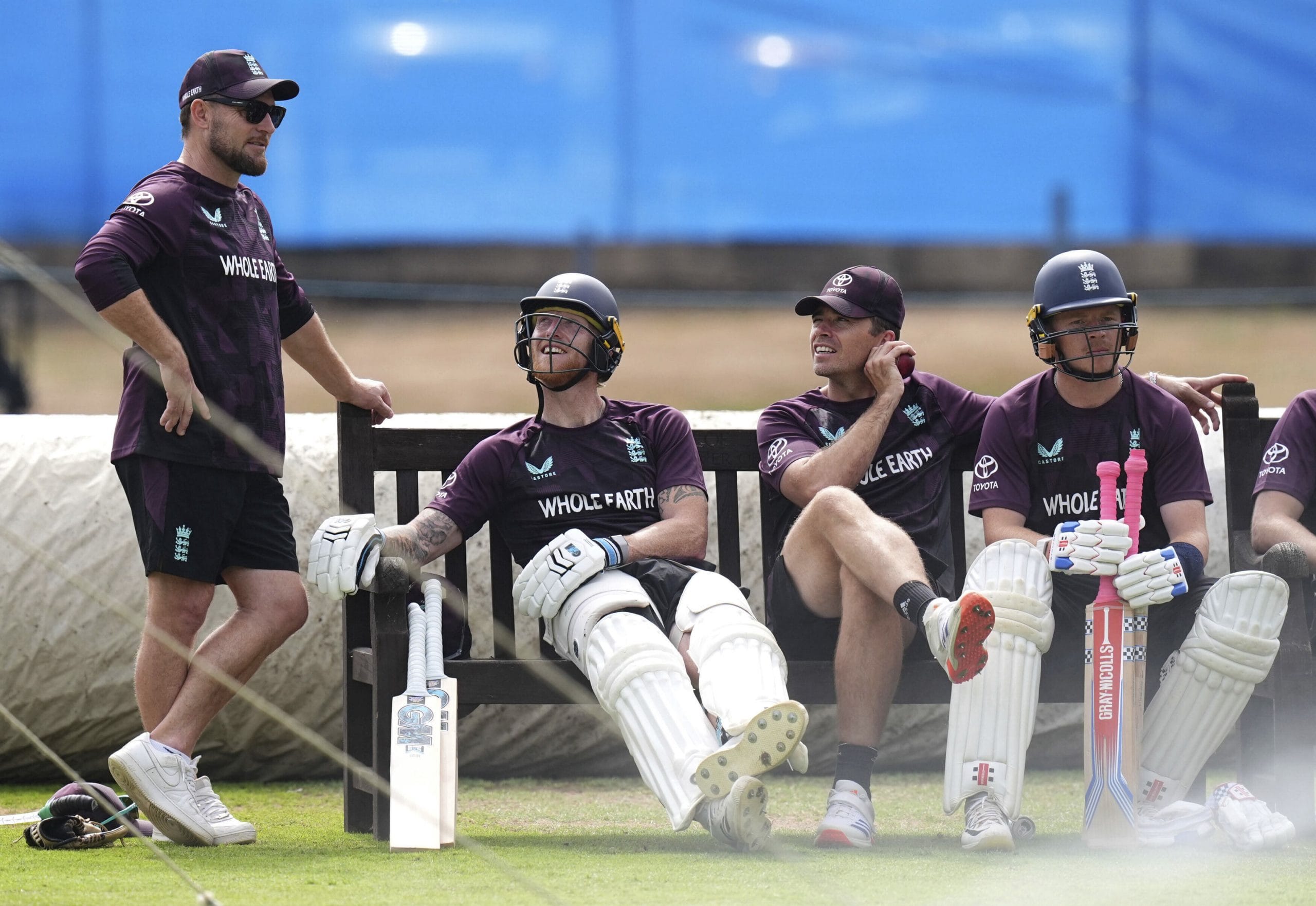 കഴിഞ്ഞ ലോക ടെസ്റ്റ് ചാമ്പ്യഷിപ്പ് ഫൈനലിലെ പിച്ചിന് സമാനമാവും ലോർഡ്സിൽ ഒരുക്കുന്ന പിച്ച്. എന്തായാലും കളി ഗംഭീരമായിരിക്കും. പക്ഷേ, പിച്ച് ഇങ്ങനെയാണെങ്കിൽ ആവേശം വർധിക്കുമെന്നും അദ്ദേഹം പറഞ്ഞു. മക്കല്ലത്തിൻ്റെ പ്രസ്താവനയ്ക്കെതിരെ ട്രോളുകൾ പ്രചരിക്കുന്നുണ്ട്.
