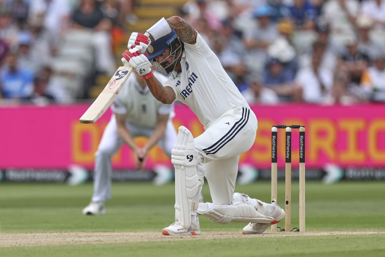 ഇംഗ്ലണ്ടിനെതിരായ രണ്ടാം ടെസ്റ്റിൽ ഇന്ത്യ മേൽക്കൈ നേടിയിരിക്കുകയാണ്. ആദ്യ ഇന്നിംഗ്സിൽ നിർണായകമായ 180 റൺസ് ലീഡെടുക്കാൻ ഇന്ത്യക്ക് സാധിച്ചു. രണ്ടാം ഇന്നിംഗ്സിൽ ബാറ്റിംഗിനിറങ്ങിയ ഇന്ത്യ മൂന്നാം ദിനം അവസാനിക്കുമ്പോൾ ഒരു വിക്കറ്റ് നഷ്ടത്തിൽ 64 റൺസെന്ന നിലയിലാണ്. (Image Credits - PTI)
