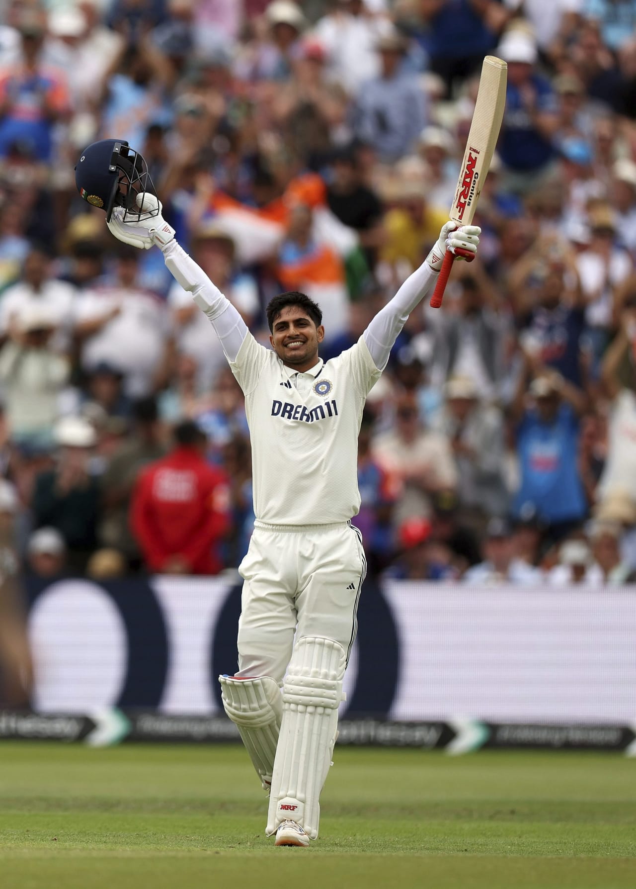 ആദ്യ ഇന്നിംഗ്സിലെ ഇരട്ടസെഞ്ചുറിയോടെ ഇംഗ്ലണ്ടിൽ ഈ നേട്ടത്തിലെത്തുന്ന ആദ്യ ഏഷ്യൻ താരമായി ശുഭ്മൻ ഗിൽ മാറി. വിദേശത്ത് ഒരു ടെസ്റ്റ് വിജയിക്കുന്ന ഏറ്റവും പ്രായം കുറഞ്ഞ ഇന്ത്യൻ ക്യാപ്റ്റനും ഗിൽ ആണ്. 26 വയസുള്ള ഗവാസ്കറെയാണ് 25 വയസുള്ള ഗിൽ മറികടന്നത്.