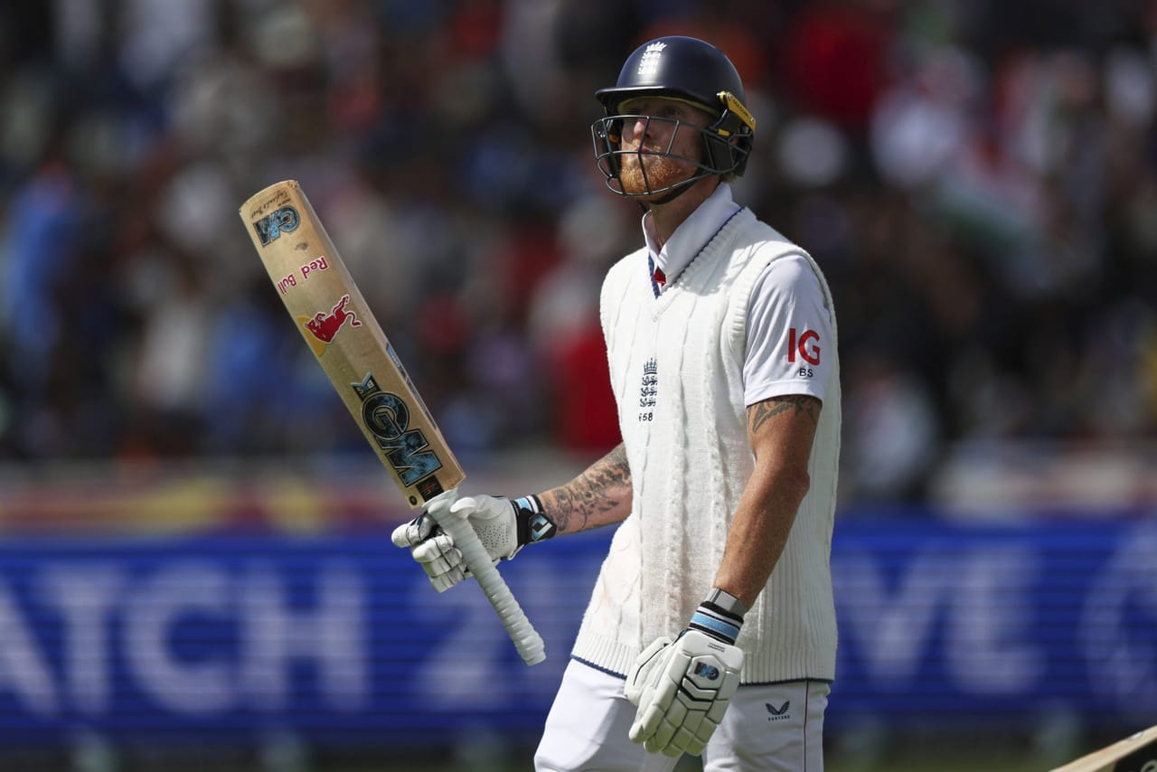 ഇതോടെ പരാജയത്തിന് കാരണം പിച്ചിൻ്റെ കുഴപ്പമാണെന്ന് ഇംഗ്ലണ്ട് ക്യാപ്റ്റൻ ബെൻ സ്റ്റോക്സ് ആരോപിച്ചിരുന്നു. ഹെഡിങ്ലിയിലേത് ഇന്ത്യൻ ഉപഭൂഖണ്ഡത്തിലേതു പോലുള്ള പിച്ച് ആയെന്നും അത് തങ്ങളെക്കാൾ ഇന്ത്യക്ക് ഗുണം ചെയ്തു എന്നുമായിരുന്നു ബെൻ സ്റ്റോക്സ് പറഞ്ഞത്.