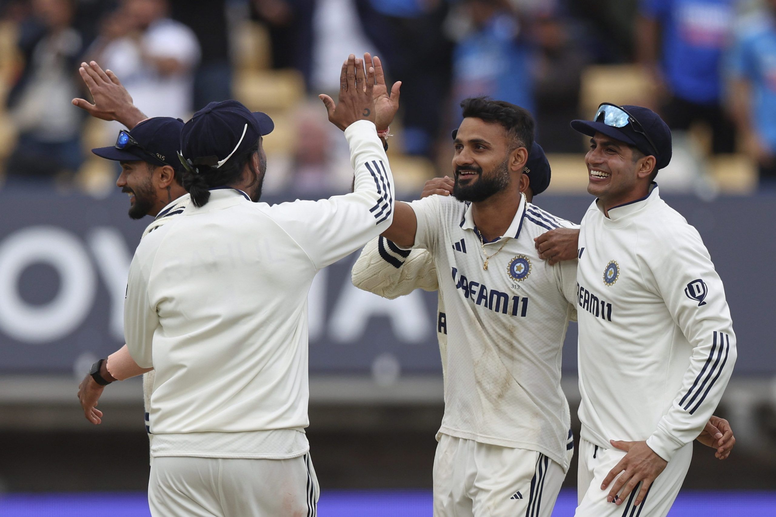 ഇംഗ്ലണ്ടിനെതിരായ രണ്ടാം ടെസ്റ്റിൽ ഇന്ത്യൻ തകർപ്പൻ വിജയം കുറിച്ചിരുന്നു. എഡ്ജ്ബാസ്റ്റണിൽ നടന്ന മത്സരത്തിൽ ഇംഗ്ലണ്ടിനെ 336 റൺസിന് പരാജയപ്പെടുത്തിയ ഇന്ത്യ പരമ്പരയിൽ ഇംഗ്ലണ്ടിന് ഒപ്പമെത്തിയിരുന്നു. പുതിയ നായകനായ ശുഭ്മൻ ഗില്ലിന് കീഴിൽ ഇന്ത്യയുടെ ആദ്യ വിജയമാണിത്. (Image Credits- PTI)
