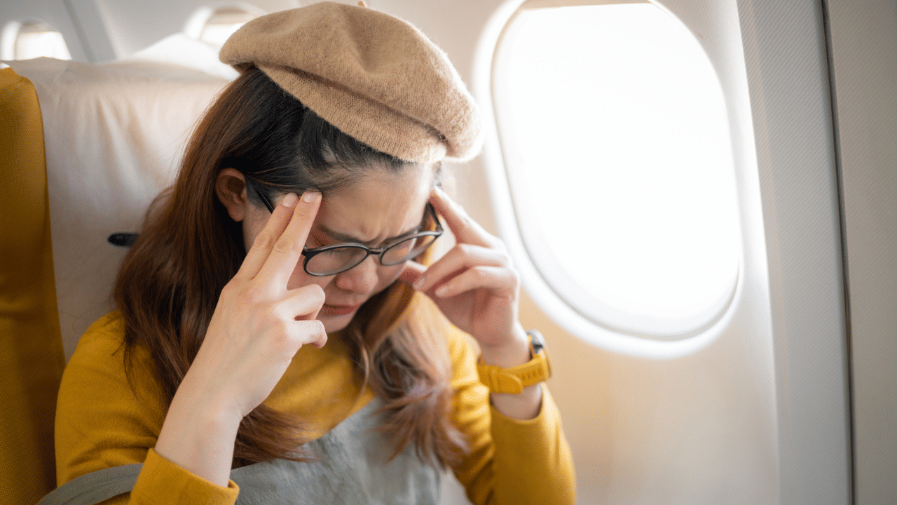Airplane Headaches: വിമാനത്തിൽ കയറുമ്പോൾ തലവേദനിക്കാറുണ്ടോ?; കാരണം, ഒഴിവാക്കാൻ ചെയ്യേണ്ടത് Airplane Headaches: വിമാനത്തിൽ കയറുമ്പോൾ തലവേദനിക്കാറുണ്ടോ?; കാരണം, ഒഴിവാക്കാൻ ചെയ്യേണ്ടത്