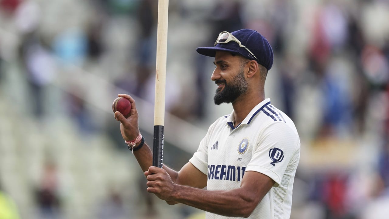 എന്നാല്‍ ബുംറ പ്ലേയിങ് ഇലവനിലേക്ക് തിരികെയെത്തുമ്പോള്‍ ആരു പുറത്തുപോകുമെന്നാണ് ചോദ്യം. ബുംറയ്ക്ക് പകരം അന്തിമ ഇലവനിലെത്തിയത് ആകാശ് ദീപാണ്. എന്നാല്‍ എഡ്ജ്ബാസ്റ്റണിലെ തകര്‍പ്പന്‍ പ്രകടനം ആകാശ് ദീപിന്റെ സ്ഥാനം അരക്കിട്ടുറപ്പിച്ചു.