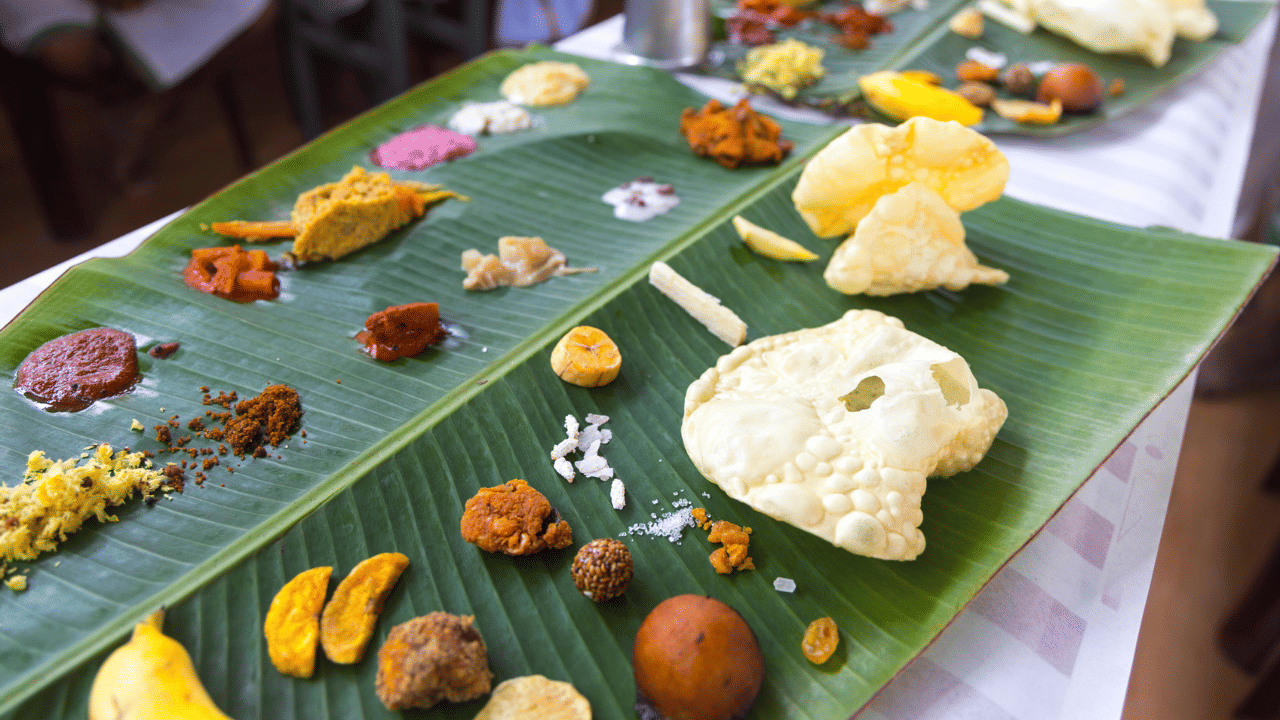 Aranmula Vallasadhya: 44 വിഭവങ്ങൾ, 20 വിഭവങ്ങൾ വഞ്ചിപ്പാട്ട് പാടി ചോദിക്കും; ആറന്മുള വള്ളസദ്യ കഴിക്കാൻ പോയാലോ?