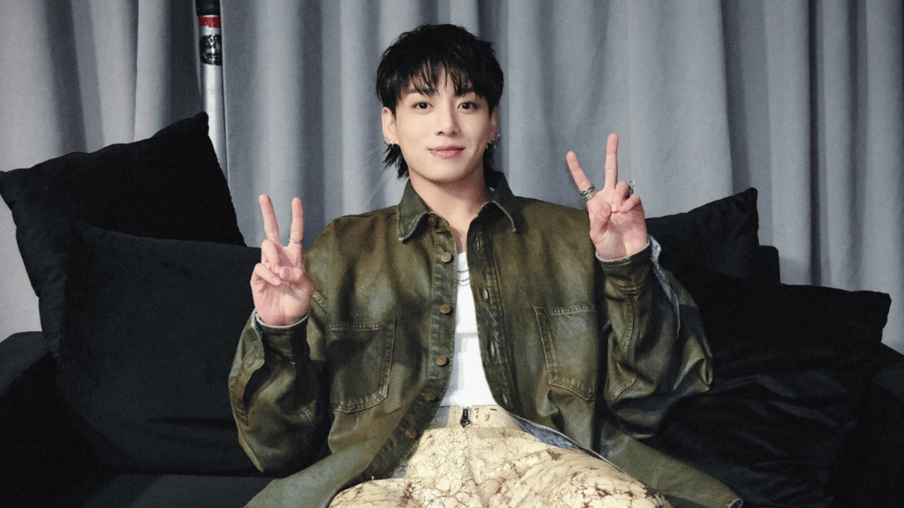 ബിടിഎസിലെ ഏറ്റവും പ്രായം കുറഞ്ഞ അംഗമായ ജങ്കൂക്ക് ഹൈസ്കൂൾ വിദ്യാഭ്യാസം പൂർത്തിയാക്കിയ ശേഷം ഗ്ലോബൽ സൈബർ യൂണിവേഴ്സിറ്റിയിൽ നിന്ന് ബ്രോഡ്കാസ്റ്റിംഗ് ആൻഡ് എന്റർടൈൻമെന്റിൽ ബിരുദം നേടി. തുടർന്ന്, ഹാൻയാങ് സൈബർ യൂണിവേഴ്സിറ്റിയിൽ നിന്നും അഡ്വർടൈസിംഗ് & മീഡിയയിൽ മാസ്റ്റേഴ്സ് ഓഫ് ബിസിനസ് അഡ്മിനിസ്ട്രേഷൻ (എംബിഎ) പൂർത്തിയാക്കുകയും ചെയ്തു. (Image Credits: Instagram)