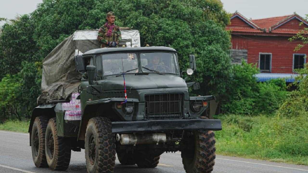Cambodia-Thailand Clashes: കംബോഡിയ-തായ്ലൻഡ് അതിർത്തി സംഘർഷം: ഇന്ത്യക്കാർക്ക് ജാഗ്രതാ നിർദേശം നൽകി എംബസി Cambodia-Thailand Clashes: കംബോഡിയ-തായ്ലൻഡ് അതിർത്തി സംഘർഷം: ഇന്ത്യക്കാർക്ക് ജാഗ്രതാ നിർദേശം നൽകി എംബസി