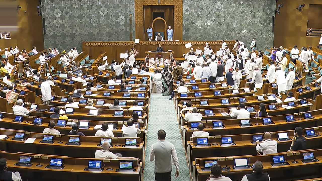 Chhattisgarh Nuns Arrest: കന്യാസ്ത്രീകളുടെ അറസ്റ്റിൽ ചർച്ചയില്ല; എംപിമാരുടെ അടിയന്തര പ്രമേയ നോട്ടീസ് തള്ളി, സഭയിൽ പ്രതിഷേധം Chhattisgarh Nuns Arrest: കന്യാസ്ത്രീകളുടെ അറസ്റ്റിൽ ചർച്ചയില്ല; എംപിമാരുടെ അടിയന്തര പ്രമേയ നോട്ടീസ് തള്ളി, സഭയിൽ പ്രതിഷേധം