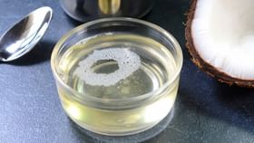 Coconut Oil: എത്ര കാലം വേണമെങ്കിലും സൂക്ഷിക്കാം; വെളിച്ചെണ്ണ കേടാകാതിരിക്കാന് വഴിയുണ്ട് Coconut Oil: എത്ര കാലം വേണമെങ്കിലും സൂക്ഷിക്കാം; വെളിച്ചെണ്ണ കേടാകാതിരിക്കാന് വഴിയുണ്ട്...