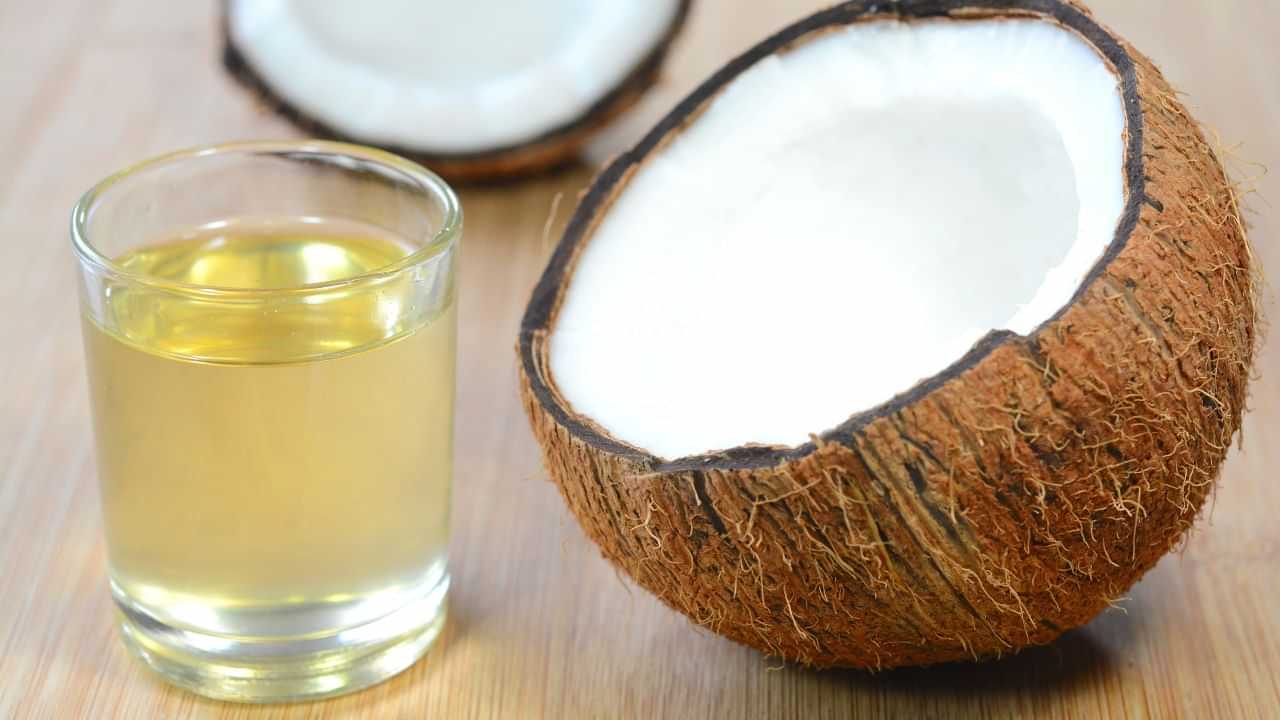 Coconut Oil Price: വെളിച്ചെണ്ണ ഇനി പിടിച്ചാല് കിട്ടില്ല; വിലയൊക്കെ എപ്പോഴേ പമ്പ കടന്നു Coconut Oil Price: വെളിച്ചെണ്ണ ഇനി പിടിച്ചാല് കിട്ടില്ല; വിലയൊക്കെ എപ്പോഴേ പമ്പ കടന്നു