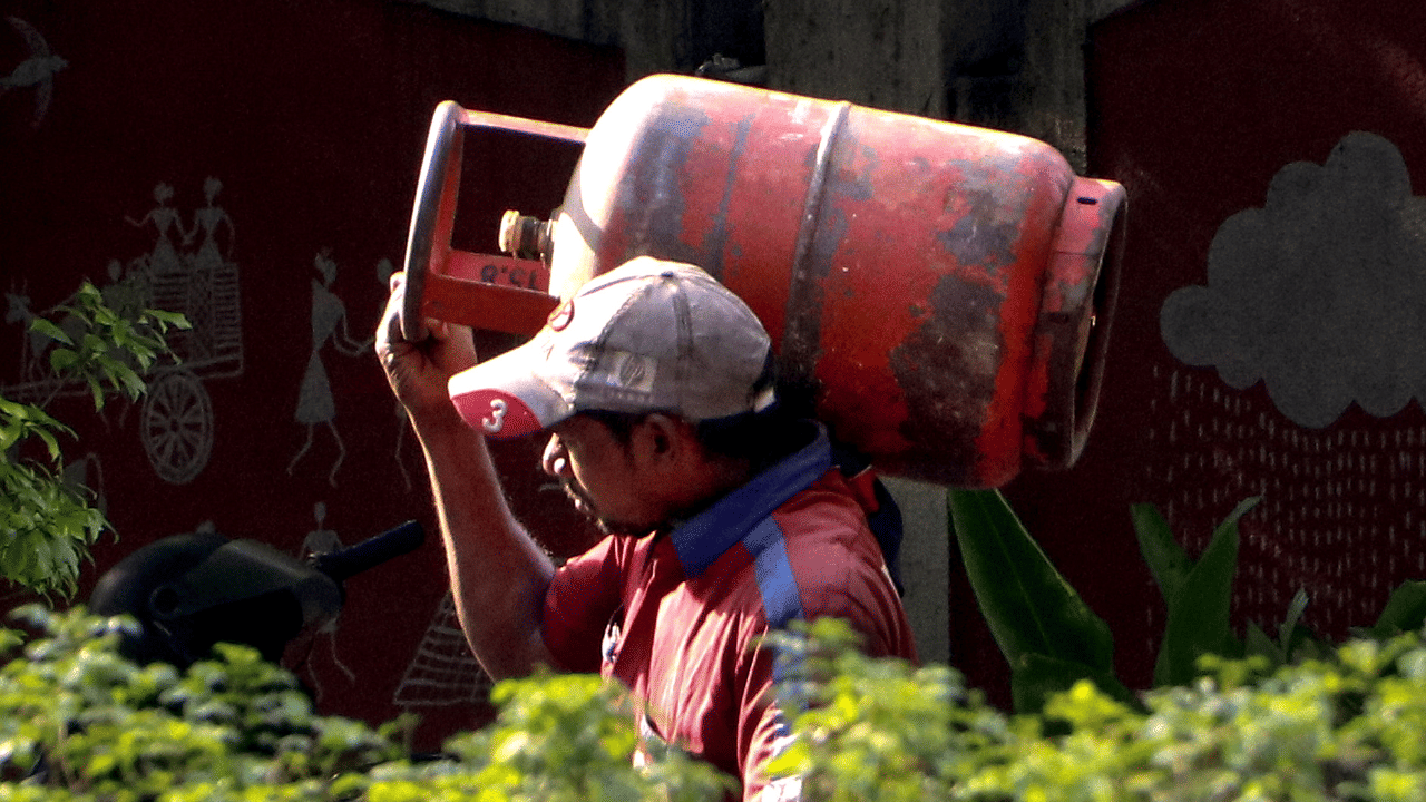 LPG Rate July 2025: ആശ്വാസ വാർത്ത; വാണിജ്യാവശ്യങ്ങൾക്കുള്ള പാചക വാതക സിലിണ്ടറിൻ്റെ വിലയിൽ വൻ ഇടിവ്