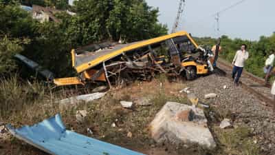 Cuddalore Bus Accident: സ്കൂൾ ബസിൽ ട്രെയിനിടിച്ച് രണ്ട് വിദ്യാർഥികൾ മരിച്ചു