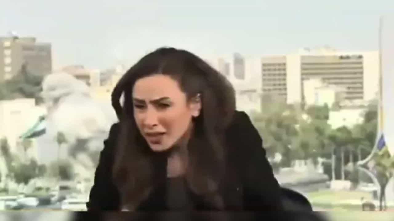 സിറിയയിൽ ഇസ്രായേൽ ബോംബാക്രമണം; വാർത്ത വായിക്കുന്നതിനിടെ അവതാരിക പേടിച്ചോടി