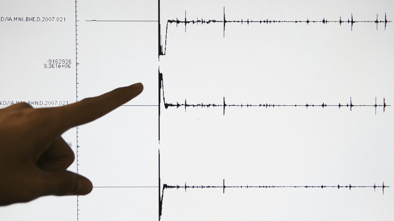 Delhi Earthquake: ഡൽഹിയെ വിറപ്പിച്ച് വീണ്ടും ഭൂകമ്പം; ഈ ആഴ്ച്ച രണ്ടാം തവണ Delhi Earthquake: ഡൽഹിയെ വിറപ്പിച്ച് വീണ്ടും ഭൂകമ്പം; ഈ ആഴ്ച്ച രണ്ടാം തവണ