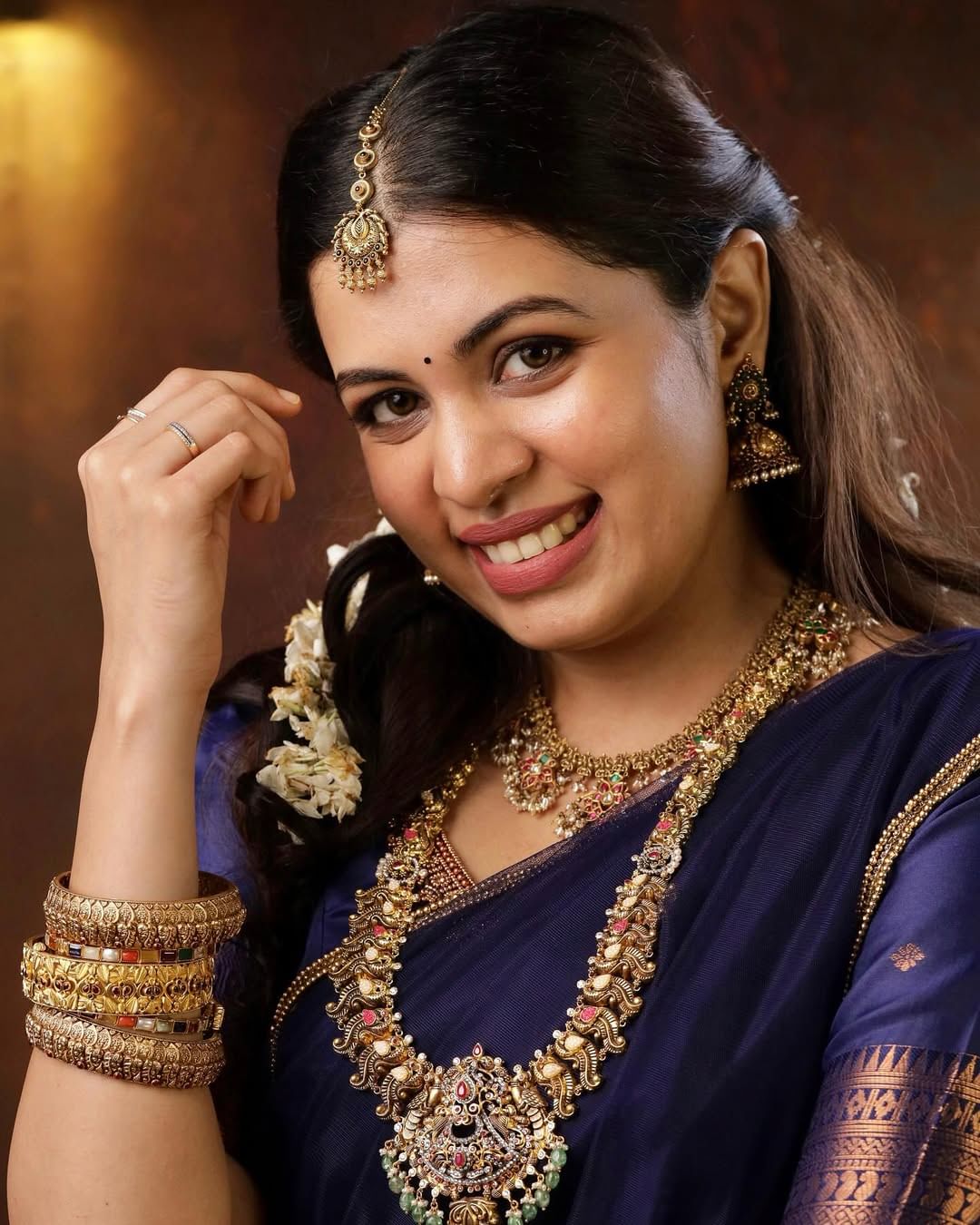 ഏറെ നാളുകള്‍ക്ക് ശേഷം തന്റെ സോഷ്യല്‍ മീഡിയ അക്കൗണ്ട് വഴി ആരാധകരുടെ ചോദ്യങ്ങള്‍ക്ക് മറുപടി നല്‍കിയിരിക്കുകയാണ് ദിയ കൃഷ്ണ. അതില്‍ ദിയക്ക് ഏറെയും വന്ന ചോദ്യങ്ങള്‍ പോസ്റ്റ്പാര്‍ട്ടം ഡിപ്രഷനെ കുറിച്ചുള്ളതാണ്. (Image Credits: Diya Krishna Instagram)
