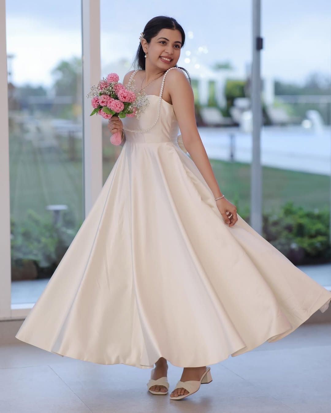 ഞാന് അമ്മയോട് ചോദിച്ചിരുന്നു എന്താണ് പോസ്റ്റ്പാര്ട്ടം ഡിപ്രഷനെന്ന്. അമ്മയ്ക്കും അറിയില്ല, കുറേ പേര് പറയുന്നത് കേട്ടിട്ടുള്ളൂവെന്ന് പറഞ്ഞു എന്ന് പറഞ്ഞുകൊണ്ടാണ് ദിയ ചോദ്യങ്ങള്ക്ക് മറുപടി നല്കുന്നത്.