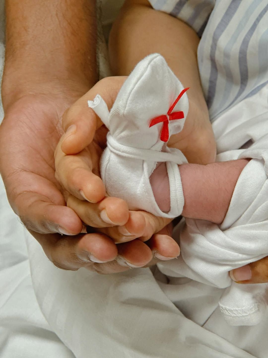 ഇത്രയേറെ വ്യൂസ് ലഭിച്ച വീഡിയോക്ക് തീര്‍ച്ചയായും കൈനിറയെ പണവും ലഭിക്കുമെന്നാണ് ആരാധകര്‍ പറയുന്നത്. എന്നാല്‍ പണം ഉണ്ടാക്കുന്നതിനപ്പുറം ജീവിതത്തിലെ ഒരു പ്രധാനപ്പെട്ട ദിവസം വീഡിയോ ആക്കി, ഭാവിയില്‍ മക്കള്‍ക്ക് കാണിച്ച് കൊടുക്കുക എന്ന ഉദ്ദേശമായിരുന്നു ദിയക്കും അശ്വിനും. 

