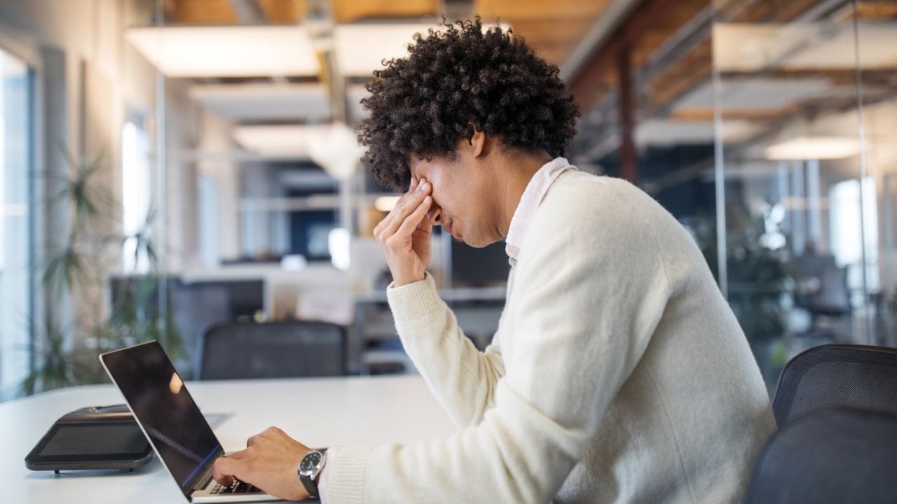 എന്നാല്‍ നിര്‍ജലീകരണമോ മറ്റ് പ്രശ്‌നങ്ങളോ ആണ് തലകറക്കത്തിന് പിന്നിലെങ്കില്‍ പ്രത്യേകം ചികിത്സ ആവശ്യമാണ്. ഓര്‍ത്തോസ്റ്റാറ്റിക് ഹൈപ്പര്‍ടെന്‍ഷനും തലകറക്കത്തിന് കാരണമാകുമെന്ന് ആരോഗ്യ വിദഗ്ധര്‍ പറയുന്നു. 

