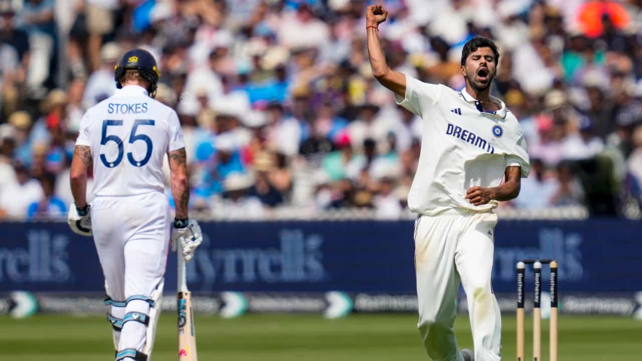 India vs England: വാലറ്റത്തെ എറിഞ്ഞിട്ട് ബുംറ; മാച്ച് വിന്നിംഗ് സ്പെല്ലുമായി സുന്ദർ: ഇംഗ്ലണ്ട് ഓൾ ഔട്ട് India vs England: വാലറ്റത്തെ എറിഞ്ഞിട്ട് ബുംറ; മാച്ച് വിന്നിംഗ് സ്പെല്ലുമായി സുന്ദർ: ഇംഗ്ലണ്ട് ഓൾ ഔട്ട്