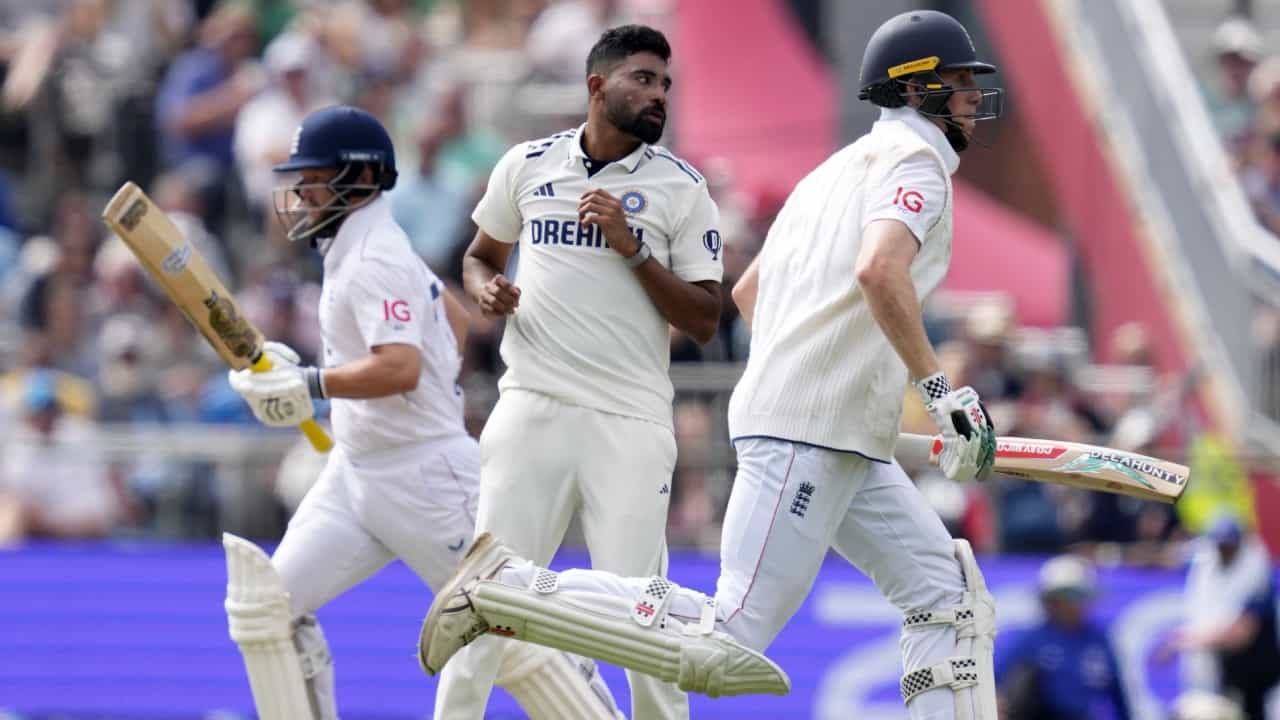 India vs England: ഇന്ത്യ ടെസ്റ്റ് കളിച്ച പിച്ചിൽ ഏകദിനം കളിച്ച് ഇംഗ്ലണ്ട്; ലീഡിലേക്ക് ദൂരം വെറും 133 റൺസ് India vs England: ഇന്ത്യ ടെസ്റ്റ് കളിച്ച പിച്ചിൽ ഏകദിനം കളിച്ച് ഇംഗ്ലണ്ട്; ലീഡിലേക്ക് ദൂരം വെറും 133 റൺസ്