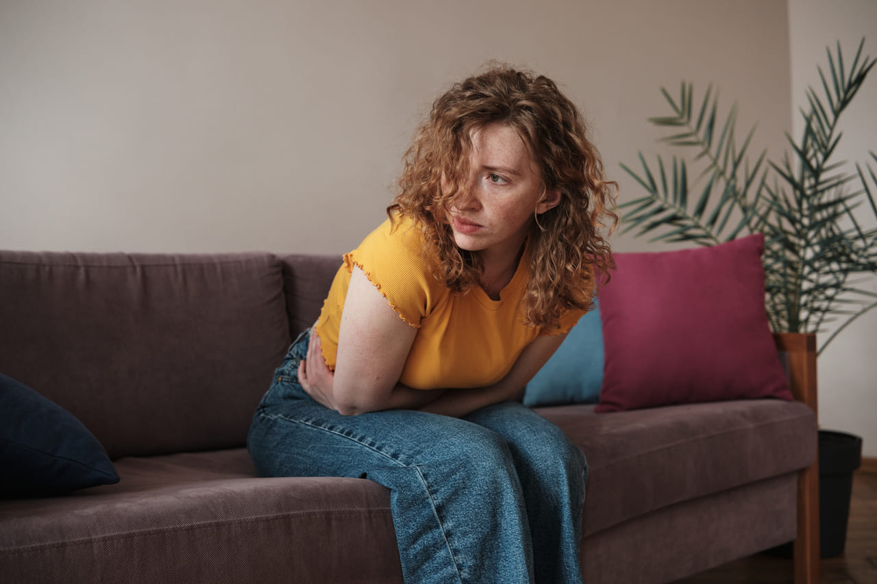 മഴതുടങ്ങിയാൽ പിന്നെ രോ​ഗങ്ങളും വന്നുചേരും. അതിൽ ഏറ്റവും കൂടുതൽ അണുബാധയുണ്ടാവുക വയറിനാണ്. കാരണം നമ്മൾ കഴിക്കുന്ന ഭക്ഷണം തന്നെയാണ്. കുട്ടികൾ, പ്രായമായവർ, ഗർഭിണികൾ എന്നിവരാണ് വയറ്റിൽ അസ്വസ്ഥകൾ ഉണ്ടാകുന്നതിനൽ ഏറ്റവും ദുർബലരായ വിഭാഗം.  ആരോഗ്യ വിദഗ്ധരുടെ അഭിപ്രായത്തിൽ, മഴക്കാലത്തെ വയറ്റിലെ അണുബാധകൾക്ക് കാരണം മലിനമായ വെള്ളം, മോശം ശുചിത്വം, പുറത്ത് നിന്നുള്ള ഭക്ഷണം എന്നിവയാണ്. (Image Credits: Getty Images)