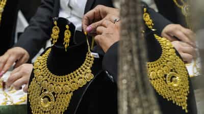 Kerala Gold Rate: വേഗം വിട്ടോ, ജ്വല്ലറിയിലേക്ക്, സ്വര്‍ണവിലയില്‍ വന്‍ ആശ്വാസം; കുറഞ്ഞത് ഇത്രയും രൂപ