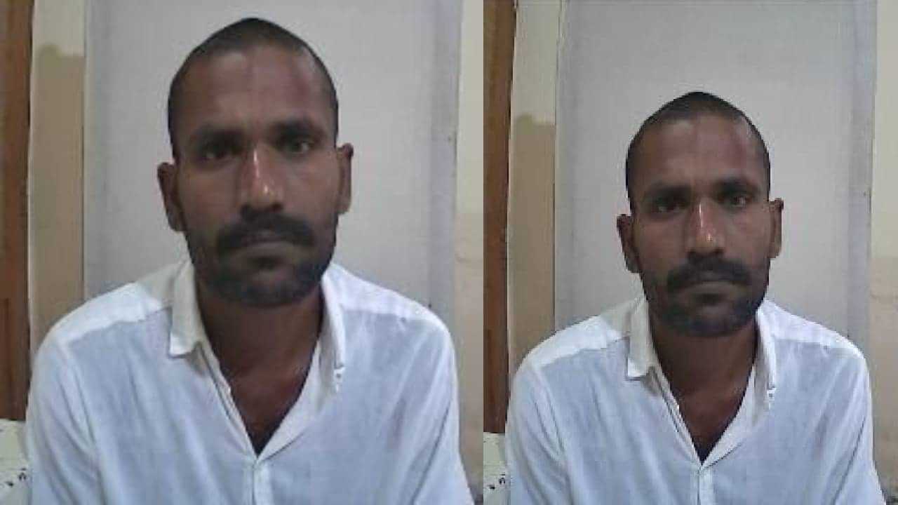 Govindachami: തുണി ഉപയോഗിച്ച് വടമുണ്ടാക്കി; ഗോവിന്ദച്ചാമി ജയിൽ ചാടിയത് പുലർച്ചെ 1.15 ന്; സംസ്ഥാനത്ത് ജാഗ്രത Govindachami: തുണി ഉപയോഗിച്ച് വടമുണ്ടാക്കി; ഗോവിന്ദച്ചാമി ജയിൽ ചാടിയത് പുലർച്ചെ 1.15 ന്; സംസ്ഥാനത്ത് ജാഗ്രത