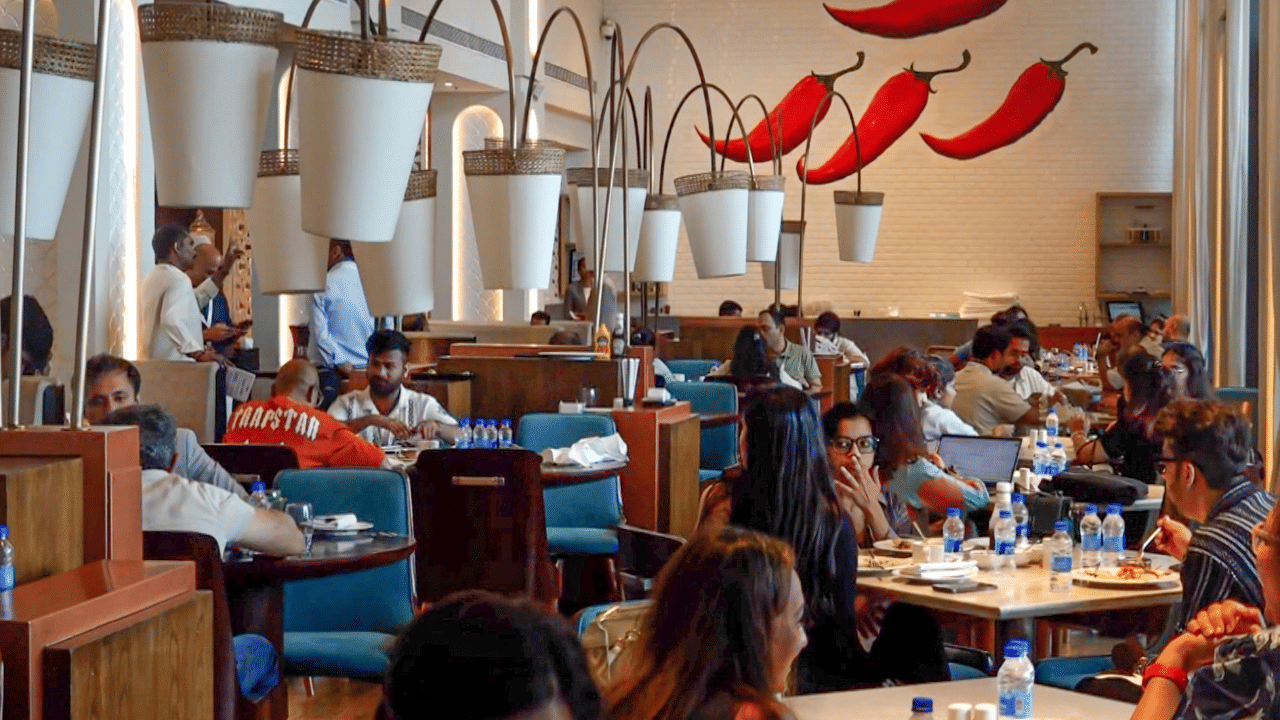 Service charges: എന്തിന് സർവ്വീസ് ചാർജ് ഈടാക്കണം… എംആർപിക്ക് മുകളിൽ വില വേണ്ട – ഡൽഹി ഹൈക്കോടതി