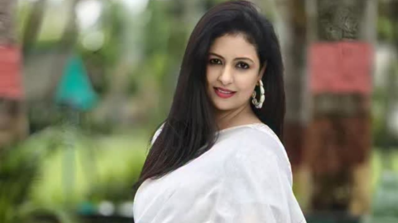 താന് ഒരു വീട്ടമ്മയെ പോലെ ജീവിക്കാനാണ് ഷമി ആഗ്രഹിച്ചത്. ഷമിയെ വളരെയധികം സ്നേഹിച്ചിരുന്നു. അതുകൊണ്ട് അയാള് പറഞ്ഞതെല്ലാം സന്തോഷത്തോടെ കേട്ടു. ഇപ്പോള് വരുമാനമില്ല. ചെലവെല്ലാം ഷമി വഹിക്കണം. അതുകൊണ്ടാണ് കോടതിയിലേക്ക് പോകേണ്ടി വന്നതെന്നും ഹസിന് ജഹാന് തുറന്നടിച്ചു.