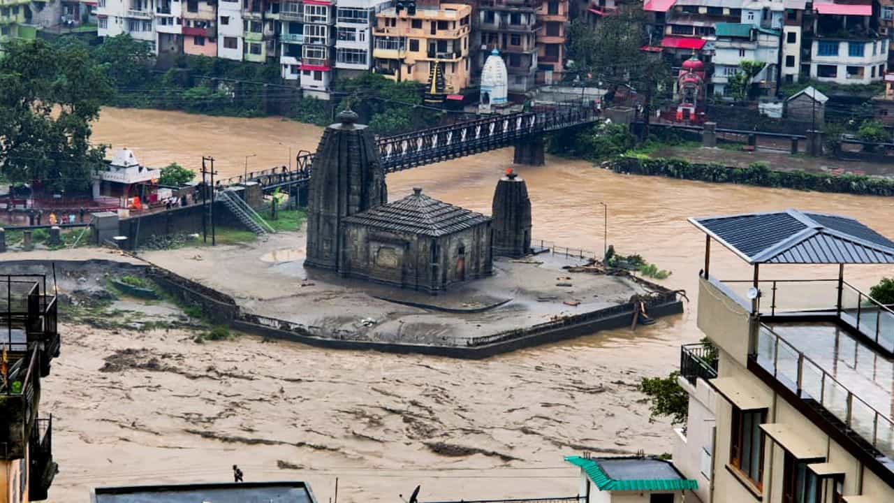Himachal Pradesh Landslide: 63 പേര്‍ മരിച്ചു, നിരവധിയാളുകളെ കാണാതായി; ഹിമാചലില്‍ കാലവര്‍ഷം വിതച്ചത് 400 കോടിയുടെ നഷ്ടം