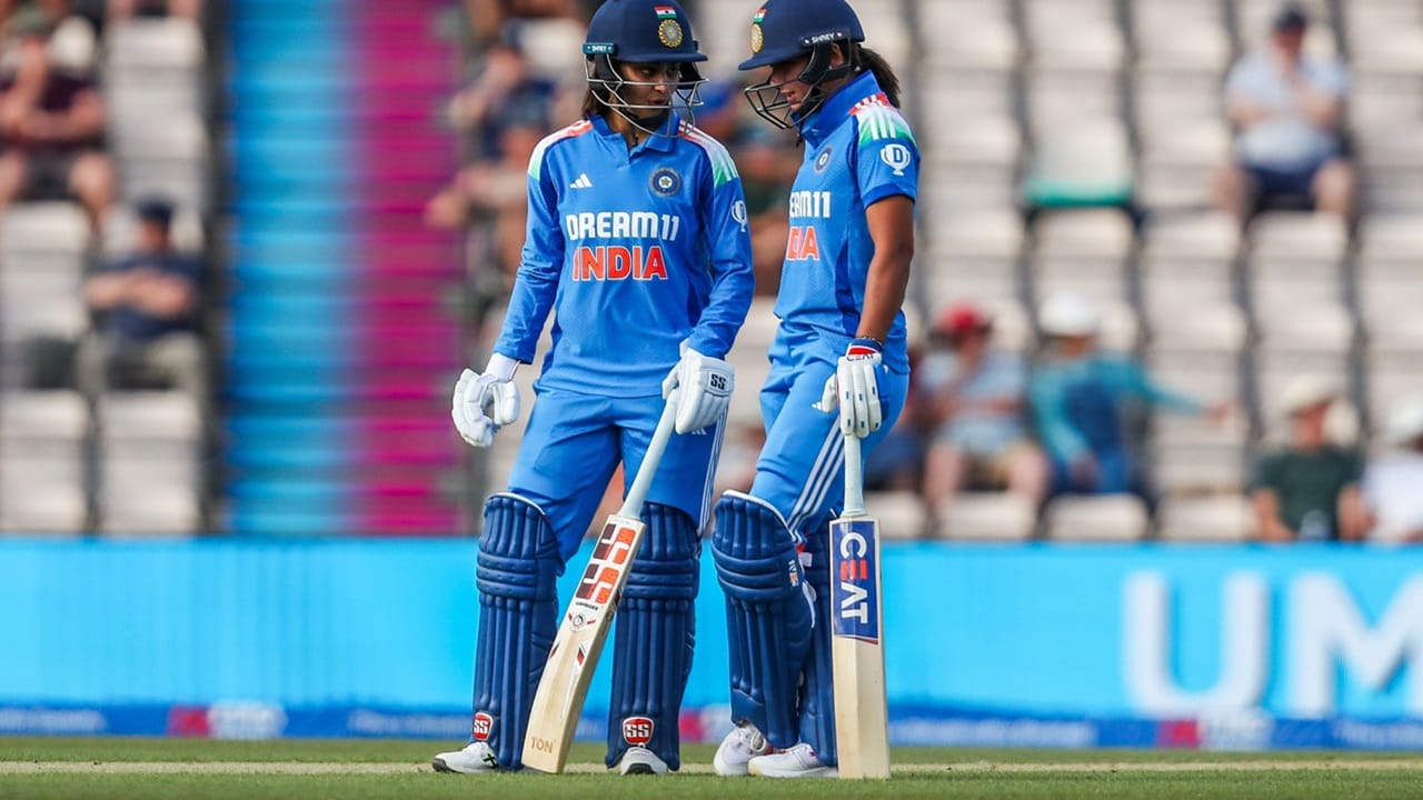 ഇന്നത്തെ മത്സരം ജയിക്കാനായാല്‍ ഇന്ത്യയ്ക്ക് പരമ്പര സ്വന്തമാക്കാം. ഇന്നത്തെ മത്സരം ഇംഗ്ലണ്ട് ജയിച്ചാല്‍ ആതിഥേയര്‍ ഒപ്പത്തിനൊപ്പമെത്തും. എങ്കില്‍ ജൂലൈ 22ന് നടക്കുന്ന പരമ്പരയിലെ അവസാന മത്സരം നിര്‍ണായകമാകും (Image Credits: facebook.com/IndianCricketTeam)