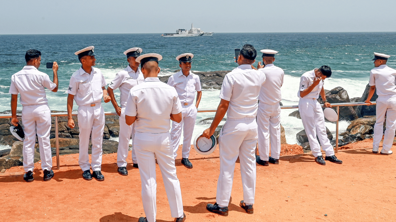 Indian Coast Guard Recruitment 2025: ഇന്ത്യൻ കോസ്റ്റ് ഗാർഡിൽ ഒഴിവുകൾ; പ്രതിമാസം 1.2 വരെ ശമ്പളം, ആർക്കൊക്കെ അപേക്ഷിക്കാം?