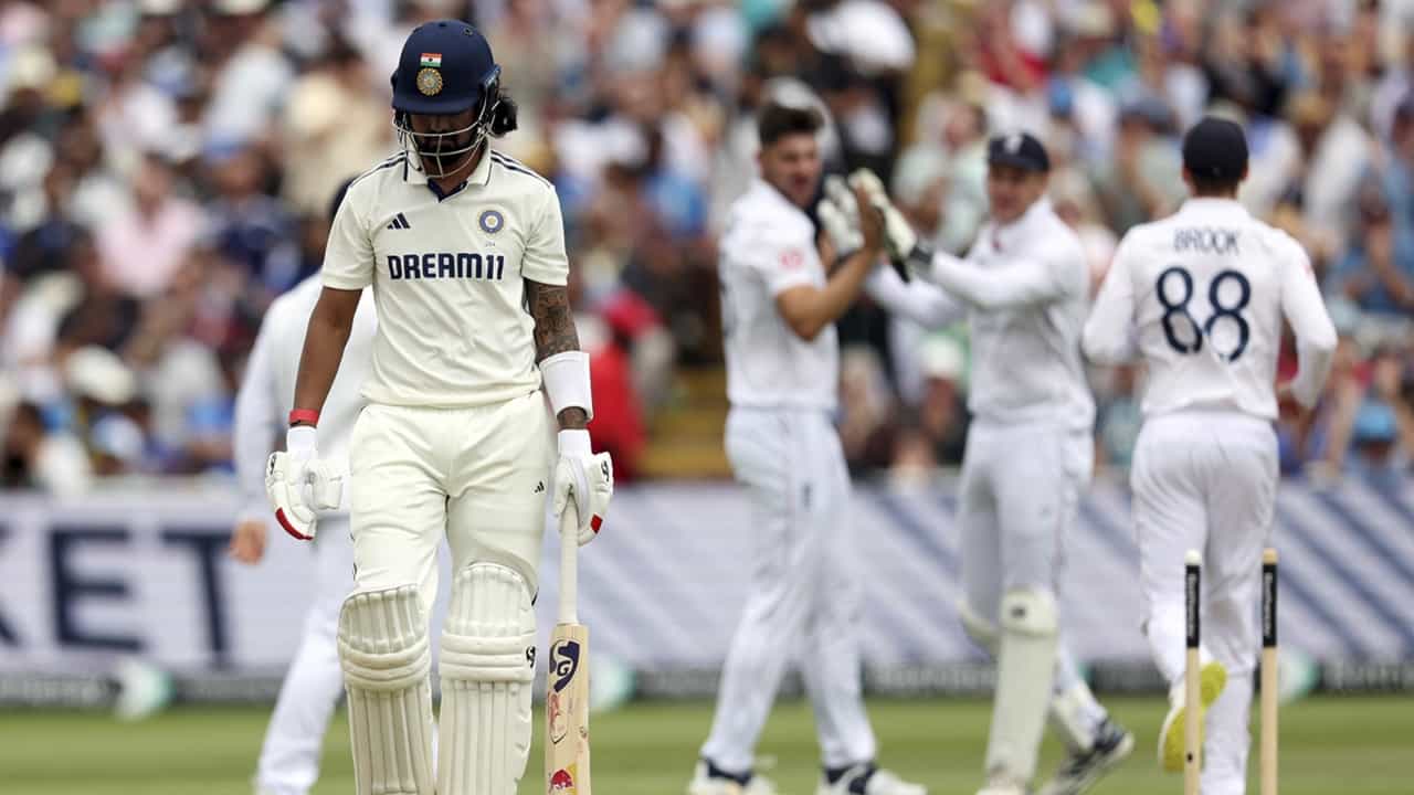 India vs England: കരുണിന് വീണ്ടും നിരാശ, ലീഡ് നില ഭദ്രമാക്കി ഇന്ത്യ India vs England: കരുണിന് വീണ്ടും നിരാശ, ലീഡ് നില ഭദ്രമാക്കി ഇന്ത്യ