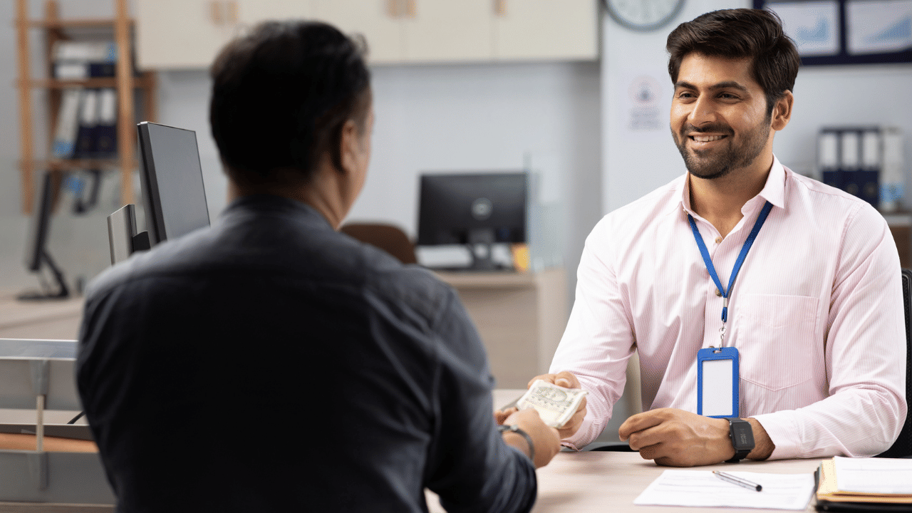 Indian Bank recruitment 2025: ഡി​ഗ്രിയുള്ളവരാണോ ജോലിയുറപ്പ്, 1500 ഒഴിവുകൾ; ഇന്ത്യൻ ബാങ്കിൽ അവസരം, അപേക്ഷക്കേണ്ടത് ഇങ്ങനെ