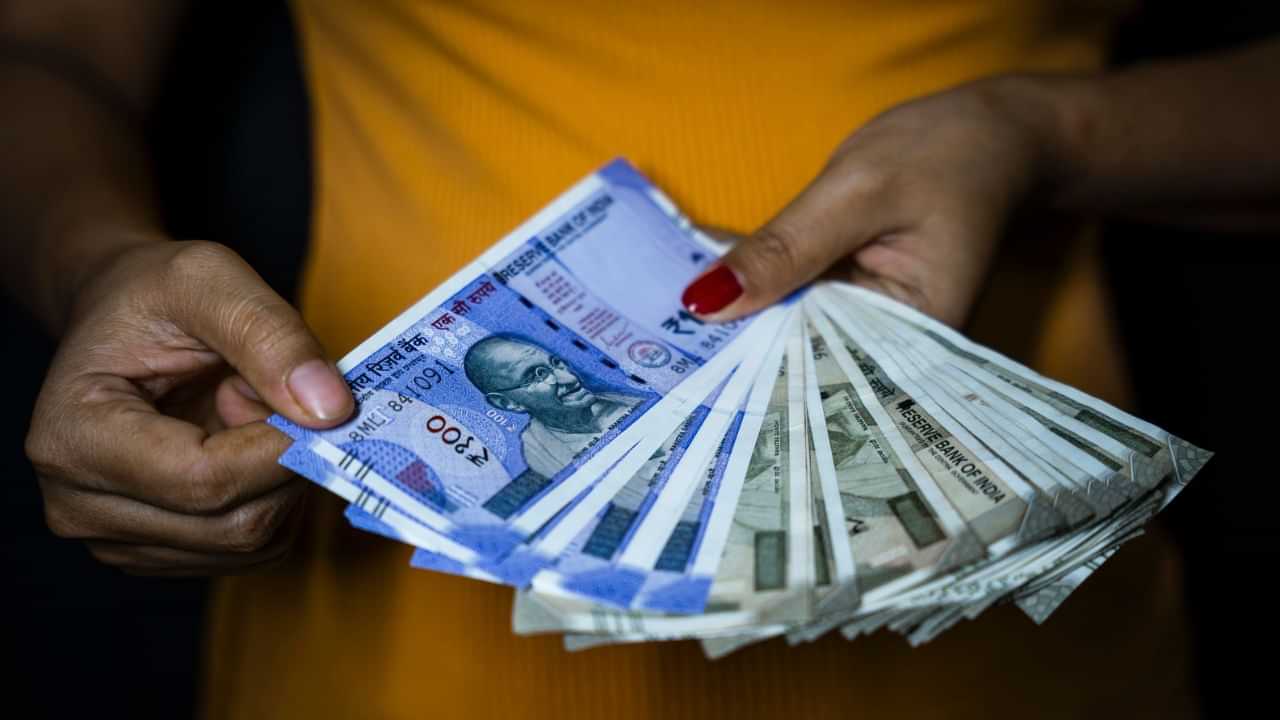 Indian Currency: സാധാരണ പേപ്പര് ഉപയോഗിച്ചാണോ നോട്ടുകള് നിര്മ്മിക്കുന്നത്? Indian Currency: സാധാരണ പേപ്പര് ഉപയോഗിച്ചാണോ നോട്ടുകള് നിര്മ്മിക്കുന്നത്?