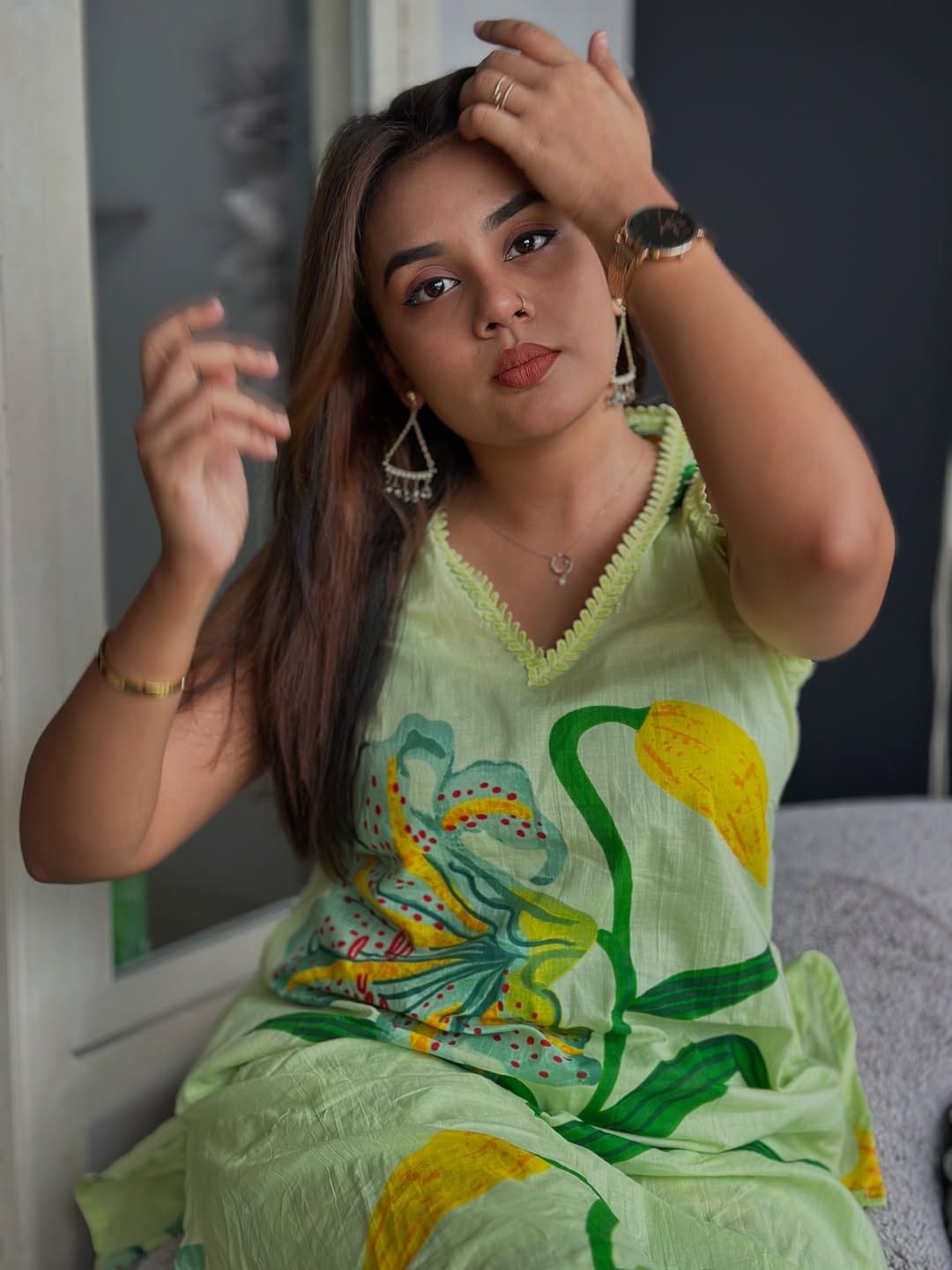 ബി​ഗ് ബോസ് സീസൺ 6-ലൂടെ ശ്രദ്ധേയമായ താരമാണ് ജാസ്മിൻ. മികച്ച മത്സരാർത്ഥിയായ ജാസ്മിനെ തേടി നിരനിരയായി വിവാദങ്ങൾ വന്നതോടെ മിനിസ്ക്രീൻ പ്രേക്ഷകർക്കെല്ലാം ജാസ്മിൻ സുപരിചിതയായി. ഷോയിൽ മൂന്നാം സ്ഥാനമാണ് താരം നേടിയത്. നടൻ ​ഗബ്രി ജോസുമായുള്ള വിവാ​ദങ്ങളാണ് ജാസ്മിന് ബി​ഗ് ബോസ് ട്രോഫി നഷ്ടപ്പെടാൻ കാരണമായത്. (Image Credits:InstagramJasmin Jaffar)