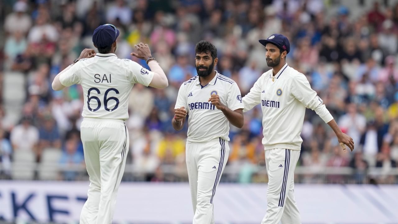 ജസ്പ്രീത് ബുംറ ഉടന്‍ തന്നെ ടെസ്റ്റ് ക്രിക്കറ്റില്‍ നിന്ന് വിരമിച്ചേക്കുമെന്ന് മുന്‍ താരം മുഹമ്മദ് കൈഫ്. മാഞ്ചസ്റ്റര്‍ ടെസ്റ്റിലെ ആദ്യ ഇന്നിങ്‌സില്‍ ബുംറയ്ക്ക് പഴയ മികവ് പുറത്തെടുക്കാനായില്ല. ബൗളിങിന്റെ വേഗതയും കുറഞ്ഞു (Image Credits: PTI)