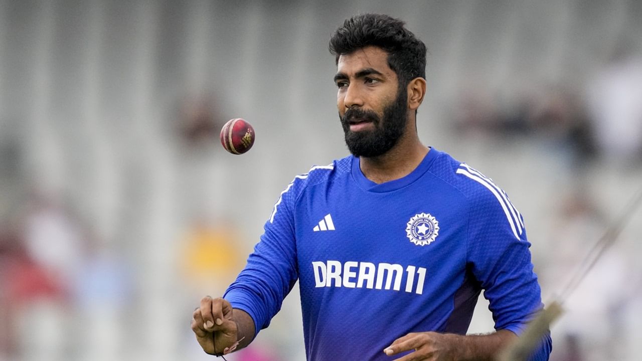 ബുംറ ഏഷ്യാ കപ്പിലുണ്ടാകുമോയെന്നത് ഒരു ചോദ്യമാണ്. അദ്ദേഹം അഞ്ചാം ടെസ്റ്റ് കളിച്ചില്ലെങ്കില്‍ ഏഷ്യാ കപ്പിലുണ്ടാകണമെന്നാണ് തന്റെ അഭിപ്രായം. തന്റെ യൂട്യൂബ് ചാനലിലൂടെയാണ് ചോപ്ര ഇക്കാര്യം പറഞ്ഞത്  (Image Credits: PTI)