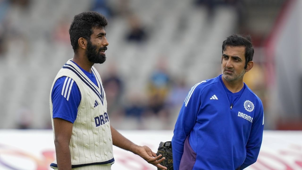 ബുംറ നിസ്വാര്‍ത്ഥനാണ്. രാജ്യത്തിനായി 100 ശതമാനം പ്രകടനം കാഴ്ചവയ്ക്കാനും, മത്സരം ജയിപ്പിക്കാനും വിക്കറ്റുകള്‍ വീഴ്ത്താനും കഴിയുന്നില്ലെന്ന് തോന്നിയാല്‍ അദ്ദേഹം നിര്‍ത്തിയേക്കും. ഇത് തന്റെ ഉള്ളിലെ തോന്നലാണെന്നും കൈഫ് കൂട്ടിച്ചേര്‍ത്തു (Image Credits: PTI)