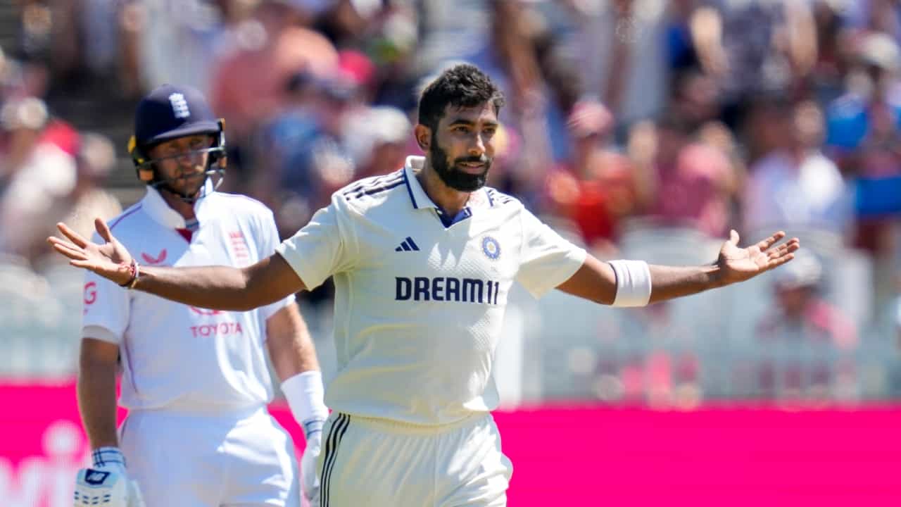 India vs England: കപിൽ ദേവിൻ്റെ ഐതിഹാസിക റെക്കോർഡ് മറികടന്ന് ബുംറ; ഇനി അക്രമിനൊപ്പം India vs England: കപിൽ ദേവിൻ്റെ ഐതിഹാസിക റെക്കോർഡ് മറികടന്ന് ബുംറ; ഇനി അക്രമിനൊപ്പം