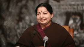'ഞാൻ എംജിആറിൻ്റെയും ജയലളിതയുടെയും മകൾ'; അവകാശവാദവുമായി യുവതി 'ഞാൻ എംജിആറിൻ്റെയും ജയലളിതയുടെയും മകൾ'; അവകാശവാദവുമായി യുവതി