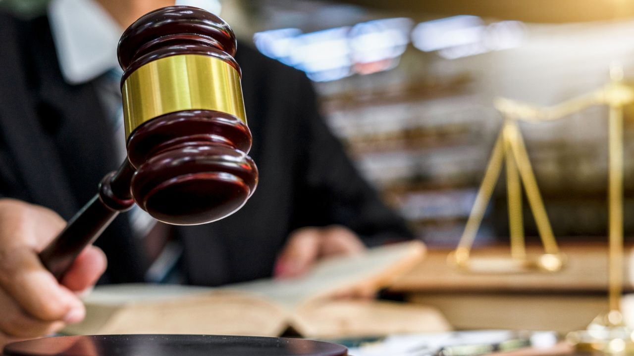 ‘പെൺകുട്ടിയിൽ ഐശ്വര്യത്തിൻ്റെ ദേവത കുടികൊള്ളുന്നു’; പൂർവികസ്വത്തിൽ പെൺമക്കൾക്ക് തുല്യാവകാശമെന്ന് ഹൈക്കോടതി