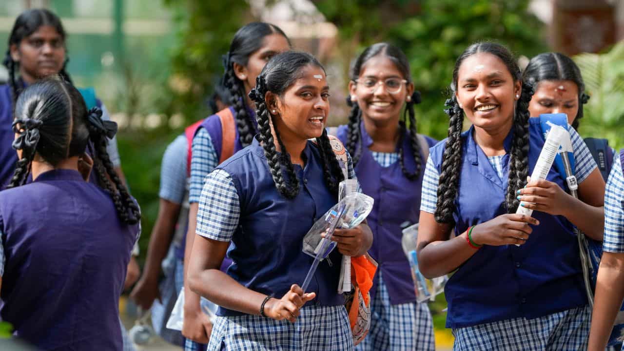 Kasargod School Holiday: എൽപിജി ഗ്യാസ് ടാങ്കർ മറിഞ്ഞു; കാസർഗോഡ് നാളെ പ്രാദേശിക അവധി, ജാഗ്രതാ നിര്‍ദ്ദേശം