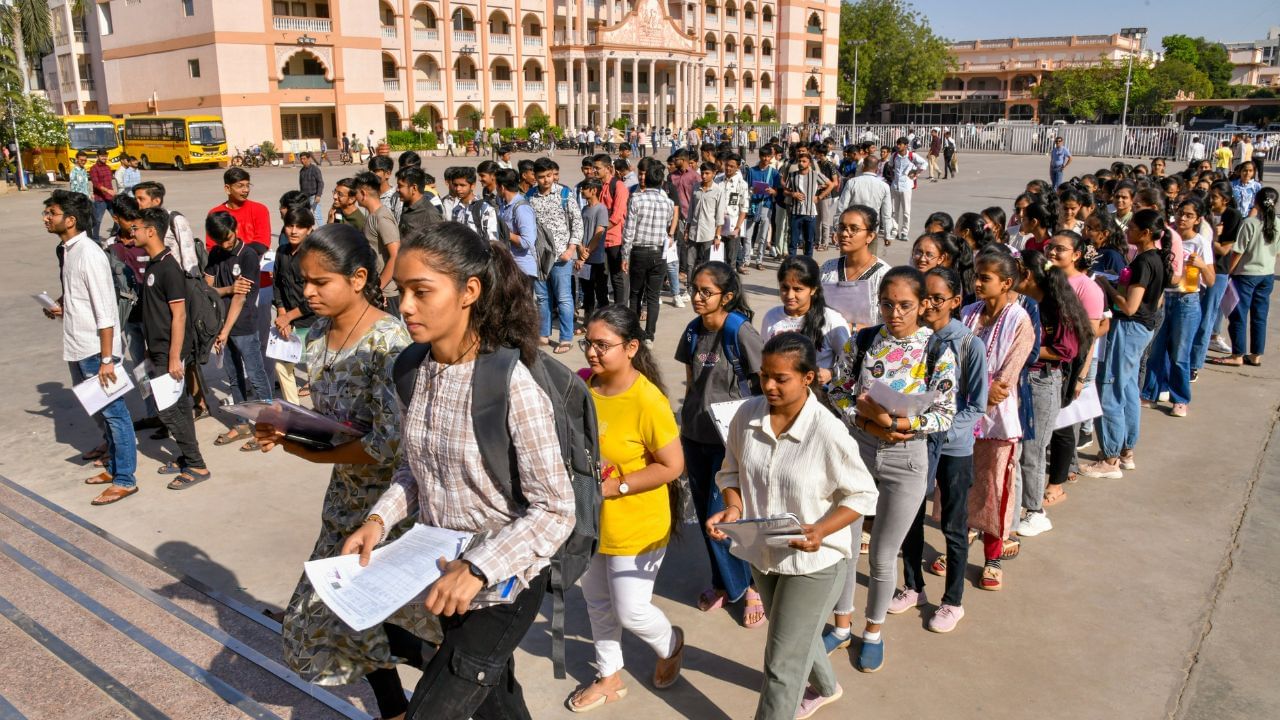 KEAM Rank List 2025 : കീം പുതുക്കിയ ഫലം പുറത്ത്; കേരള സിലബസുകാർ പിന്നിലേക്ക് പോയി