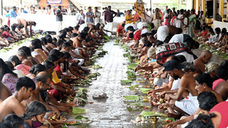 Ramayanam Reading: രാമായണം ഈണത്തിലും താളത്തിലും വായിക്കാണോ?  ഈ രീതികൾ ശ്രദ്ധിക്കൂ
